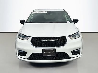 Used 2024 Chrysler Pacifica Touring-L