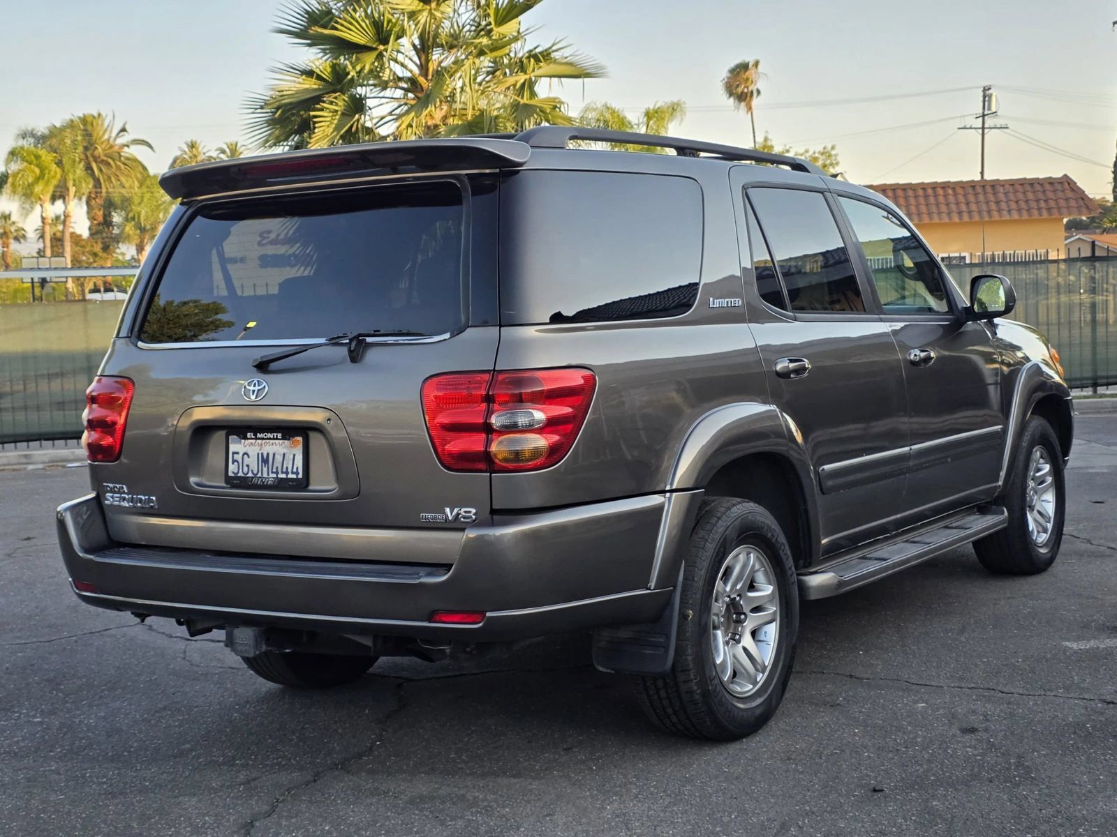 Used 2004 Toyota Sequoia Limited RWD image 3