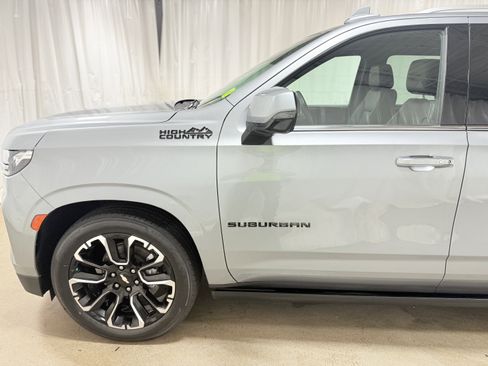 Certified 2023 Chevrolet Suburban High Country image 4