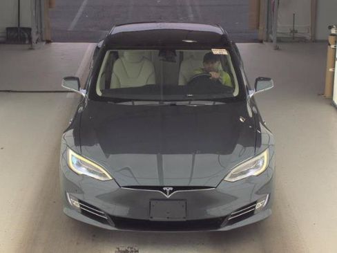 Used 2018 Tesla Model S 75D AWD/4WD image 3