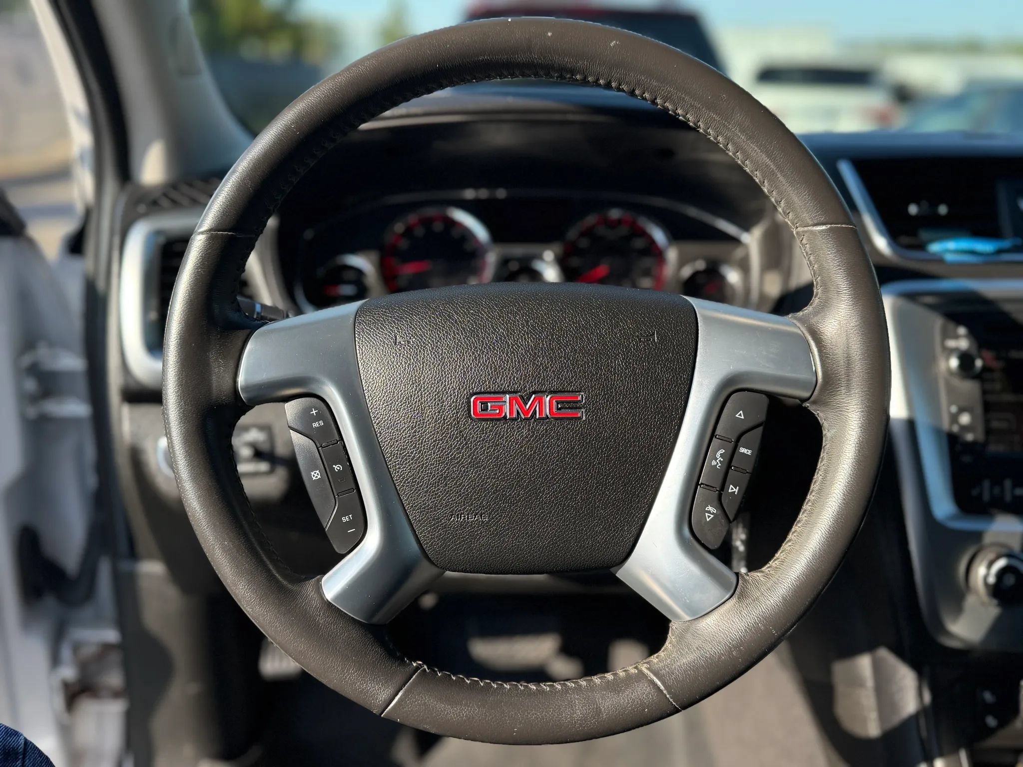 Used 2016 GMC Acadia SLE AWD/4WD image 25