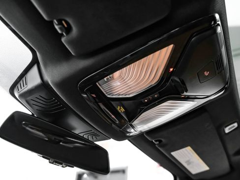 Used 2019 BMW 540i w/ M Sport Package image 39