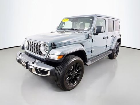 Used 2025 Jeep Wrangler Unlimited Sahara AWD/4WD image 3
