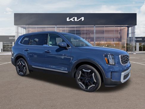 Used 2025 Kia Telluride S image 2