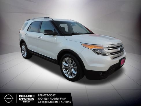 Used 2014 Ford Explorer XLT w/ Equipment Group 202A image 3