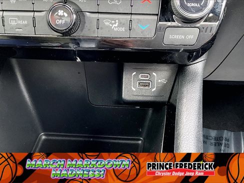 Used 2024 Jeep Compass Limited image 27