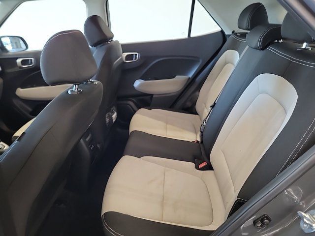 Used 2024 Hyundai Venue SEL FWD image 15