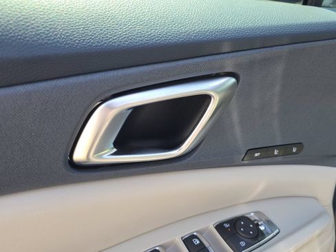 New 2026 Kia Carnival EX FWD image 19