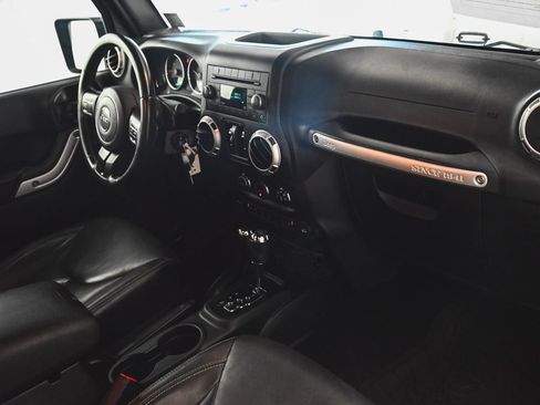 Used 2017 Jeep Wrangler Unlimited Sahara AWD/4WD image 27