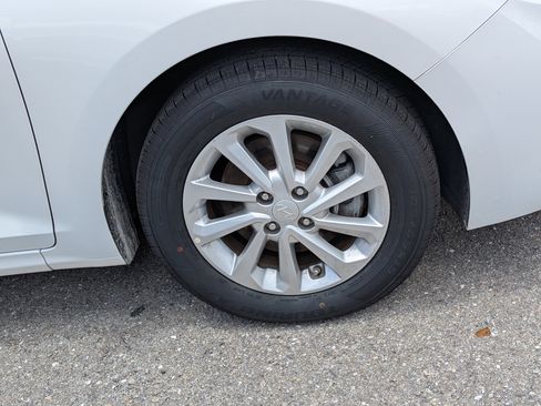 Used 2021 Hyundai Accent SEL FWD image 11