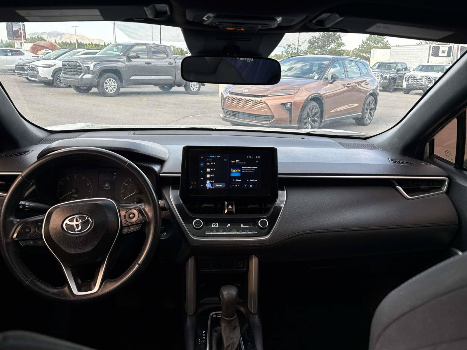 Used 2024 Toyota Corolla Cross AWD Hybrid w/ Moonroof Package image 14