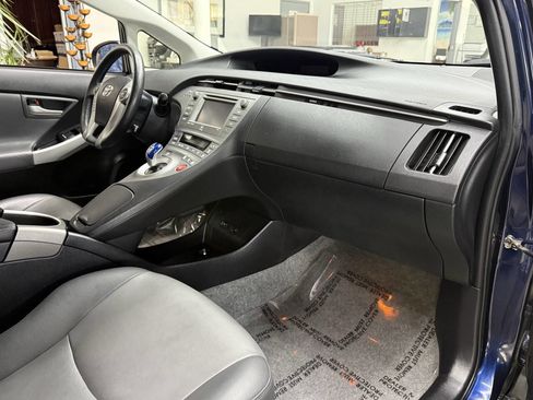 Used 2015 Toyota Prius Four image 18