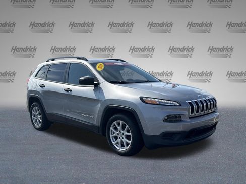Used 2016 Jeep Cherokee Sport w/ Cold Weather Group FWD image 2