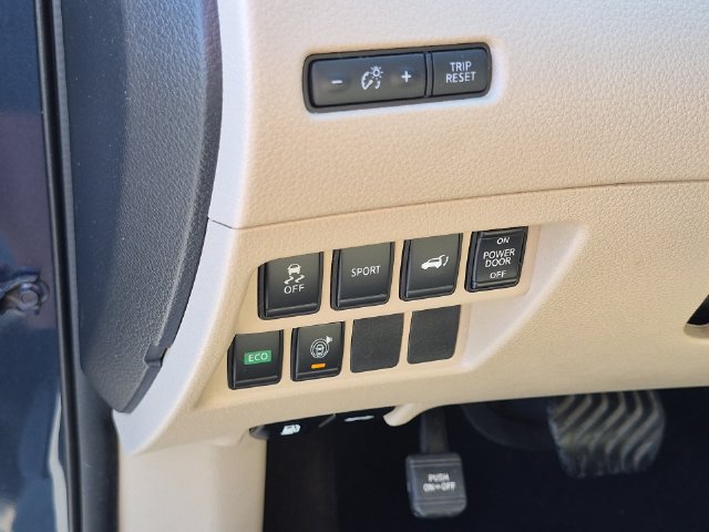 Used 2016 Nissan Rogue SV w/ SV Premium Package FWD image 16