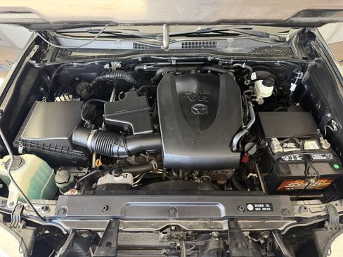 Used 2018 Toyota Tacoma TRD Sport w/ Technology Package AWD/4WD image 21