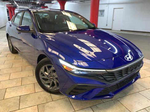 Used 2024 Hyundai Elantra SEL image 2