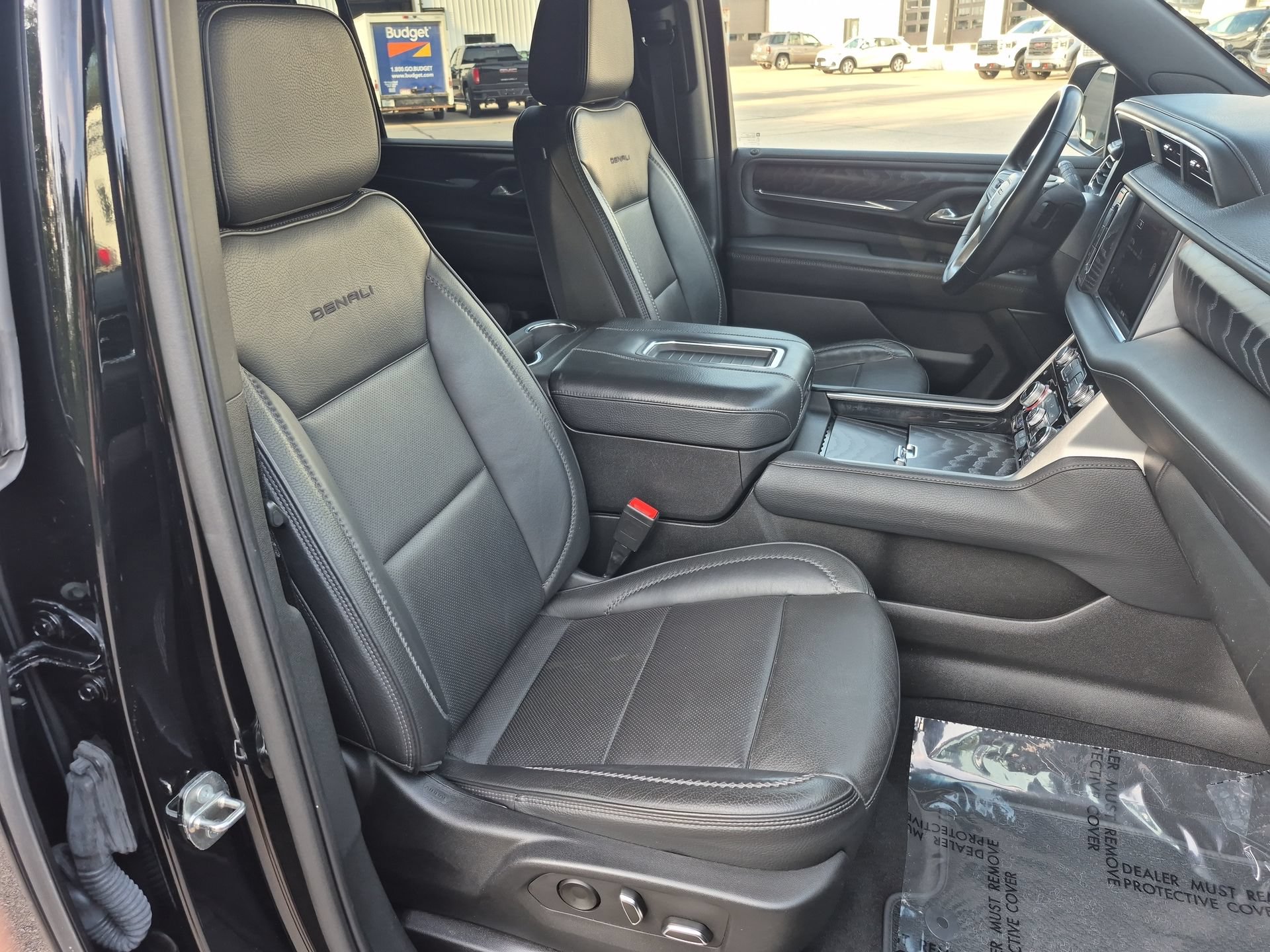 Used 2023 GMC Yukon XL Denali AWD/4WD image 29