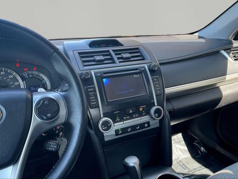 Used 2013 Toyota Camry SE FWD image 9