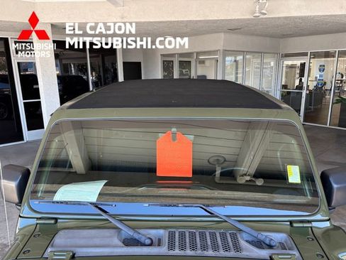 Used 2023 Jeep Wrangler Unlimited w/ Sun & Screen Package AWD/4WD image 10