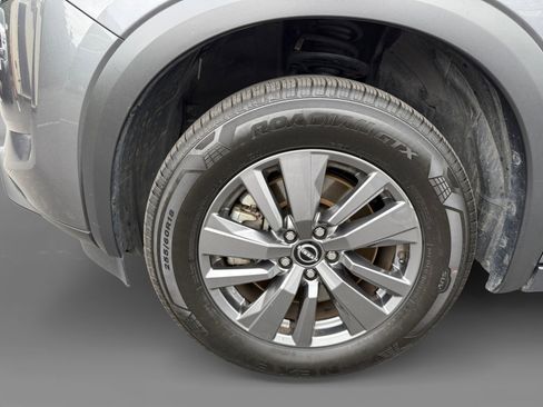 Used 2025 Nissan Pathfinder SV FWD image 9