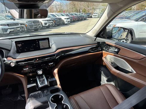 Used 2023 Acura MDX SH-AWD w/ Technology Package image 32