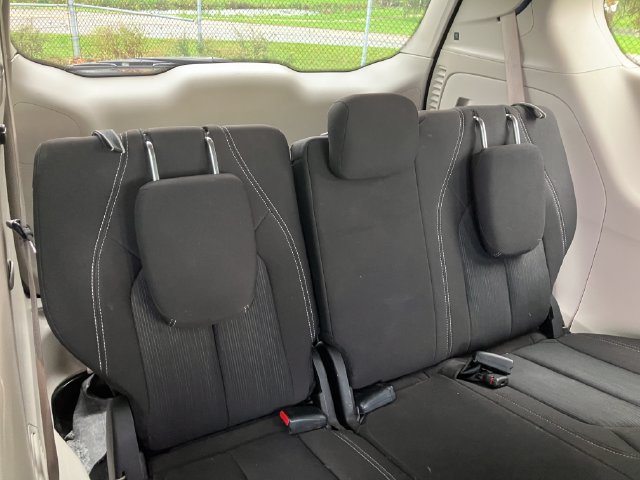 Used 2022 Chrysler Voyager LX FWD image 12