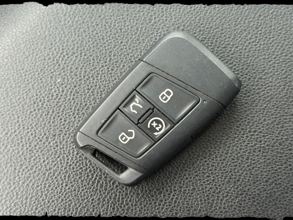 Used 2025 Volkswagen Jetta SE FWD image 31