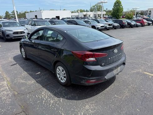 Used 2019 Hyundai Elantra SE w/ Cargo Package FWD image 2