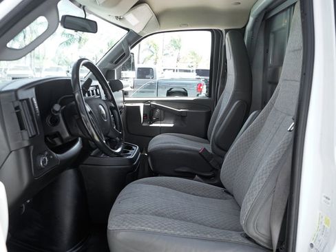 Used 2022 Chevrolet Express 3500 w/ Power Convenience Package RWD image 19