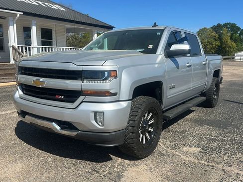 Used 2018 Chevrolet Silverado 1500 LT w/ Texas Edition image 2
