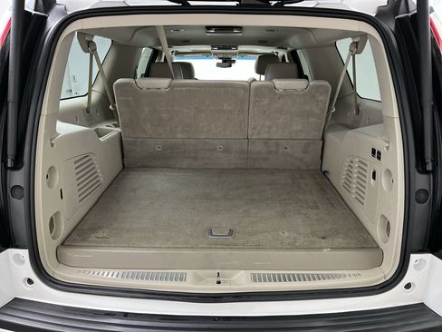 Used 2018 Cadillac Escalade ESV Premium Luxury AWD/4WD image 36