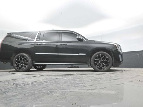 Used 2018 Cadillac Escalade ESV Luxury AWD/4WD image 30
