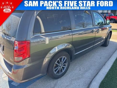 Used 2017 Dodge Grand Caravan SXT image 6