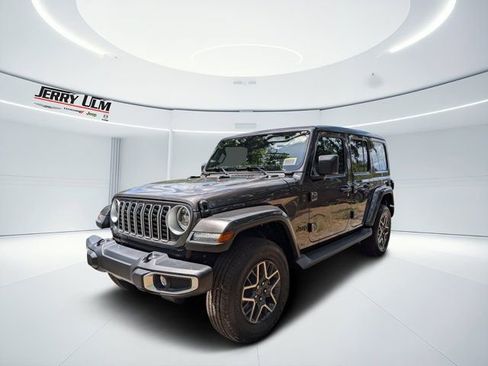 New 2026 Jeep Wrangler Unlimited Sahara AWD/4WD image 7