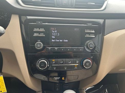 Used 2016 Nissan Rogue S w/ Appearance Package image 19