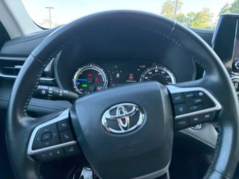Used 2023 Toyota Highlander LE FWD image 25