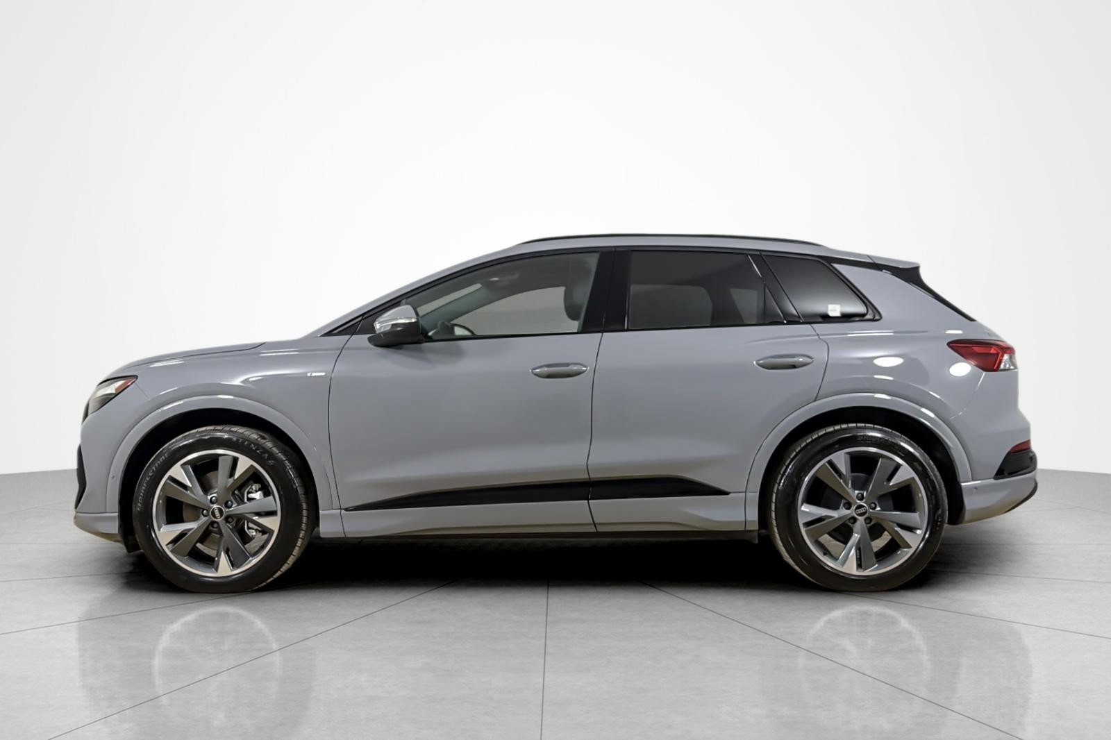 Certified 2024 Audi Q4 e-tron Premium Plus w/ Premium Plus AWD/4WD image 2
