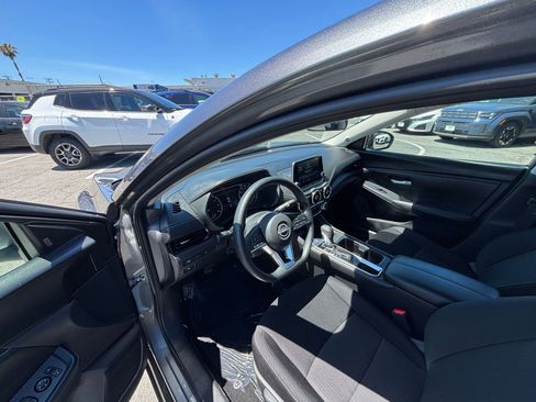 Used 2025 Nissan Sentra SV image 34