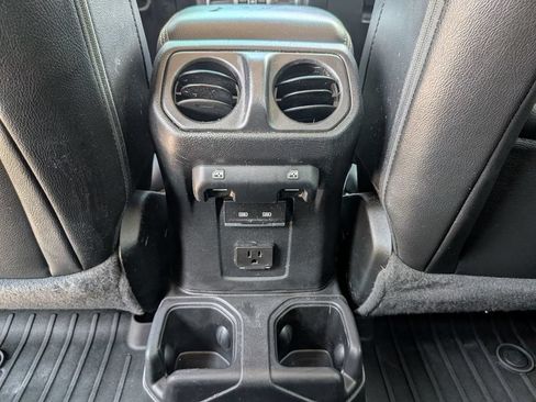 Used 2021 Jeep Gladiator Overland AWD/4WD image 35