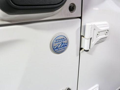 Used 2022 Jeep Wrangler Unlimited Sahara w/ Cold Weather Group image 7