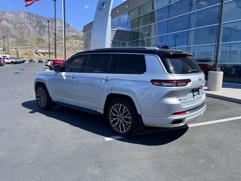 Used 2022 Jeep Grand Cherokee L Summit AWD/4WD image 9