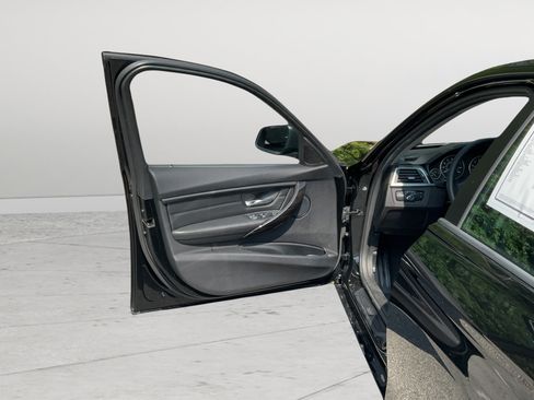 Used 2016 BMW 320i Sedan RWD image 18