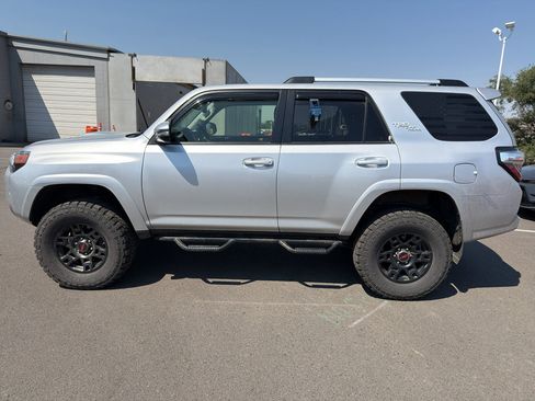 Certified 2018 Toyota 4Runner TRD Off-Road Premium AWD/4WD image 9