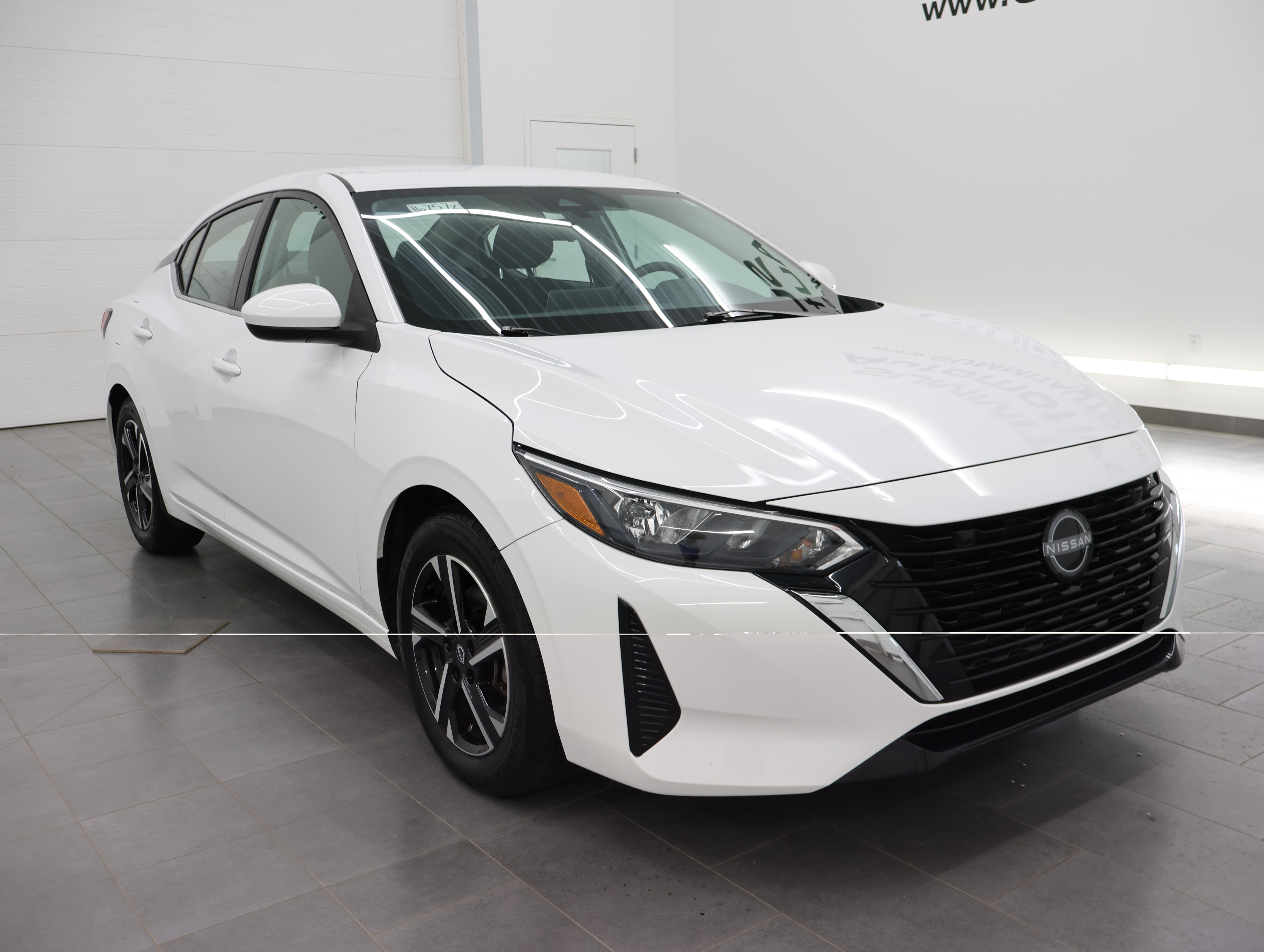 Used 2024 Nissan Sentra SV FWD image 2