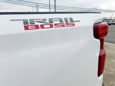 Used 2022 Chevrolet Silverado 1500 LT Trail Boss w/ Convenience Package II image 30