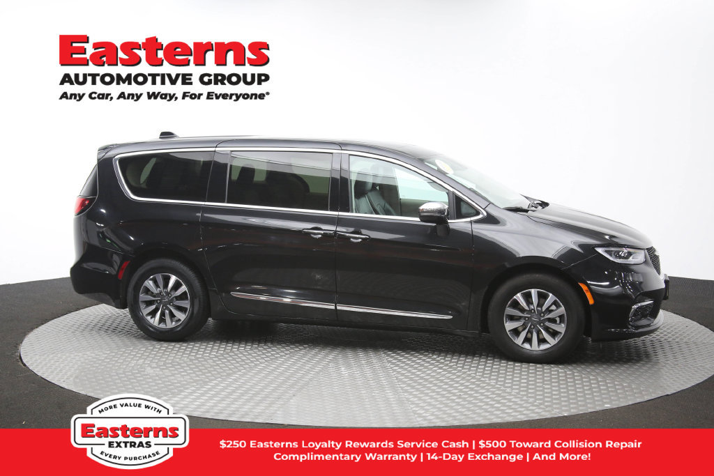 Used 2023 Chrysler Pacifica Limited FWD image 51