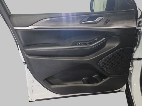 Used 2023 Jeep Grand Cherokee L Limited w/ Luxury Tech Group II image 31