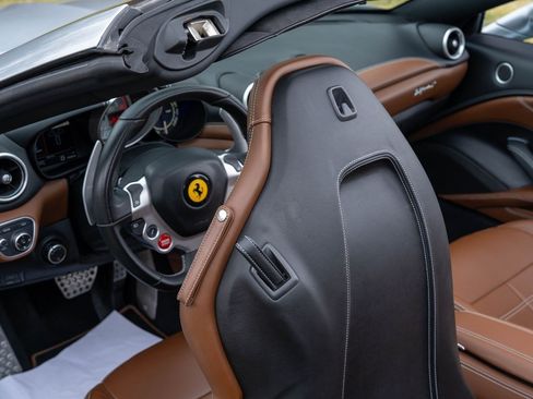 Used 2017 Ferrari California T RWD image 50