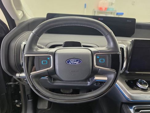 Used 2025 Ford Expedition Max Platinum AWD/4WD image 26