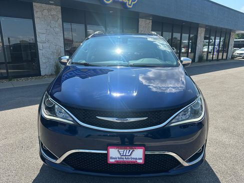 Used 2019 Chrysler Pacifica Limited FWD image 10